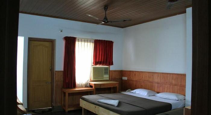 Oval Retreat Palace
